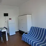 Апартаменти Cozy Flat With Garden-beahost