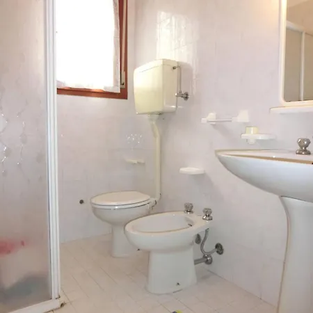 Апартаменти Cozy Flat With Pools In A Village Бібіоне