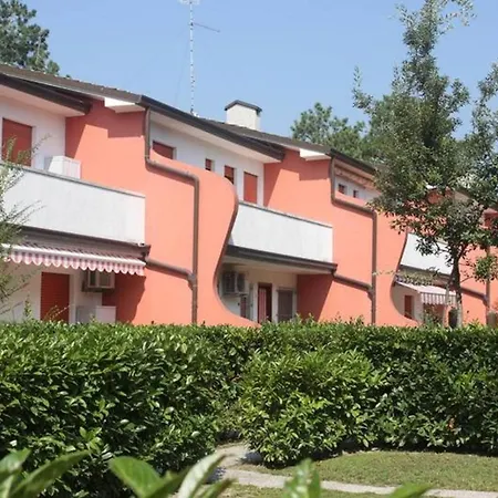 Апартаменти Cozy Flat With Pools In A Village Бібіоне
