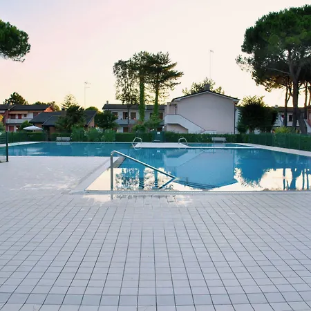 Cozy Flat With Pools In A Village Апартаменти *